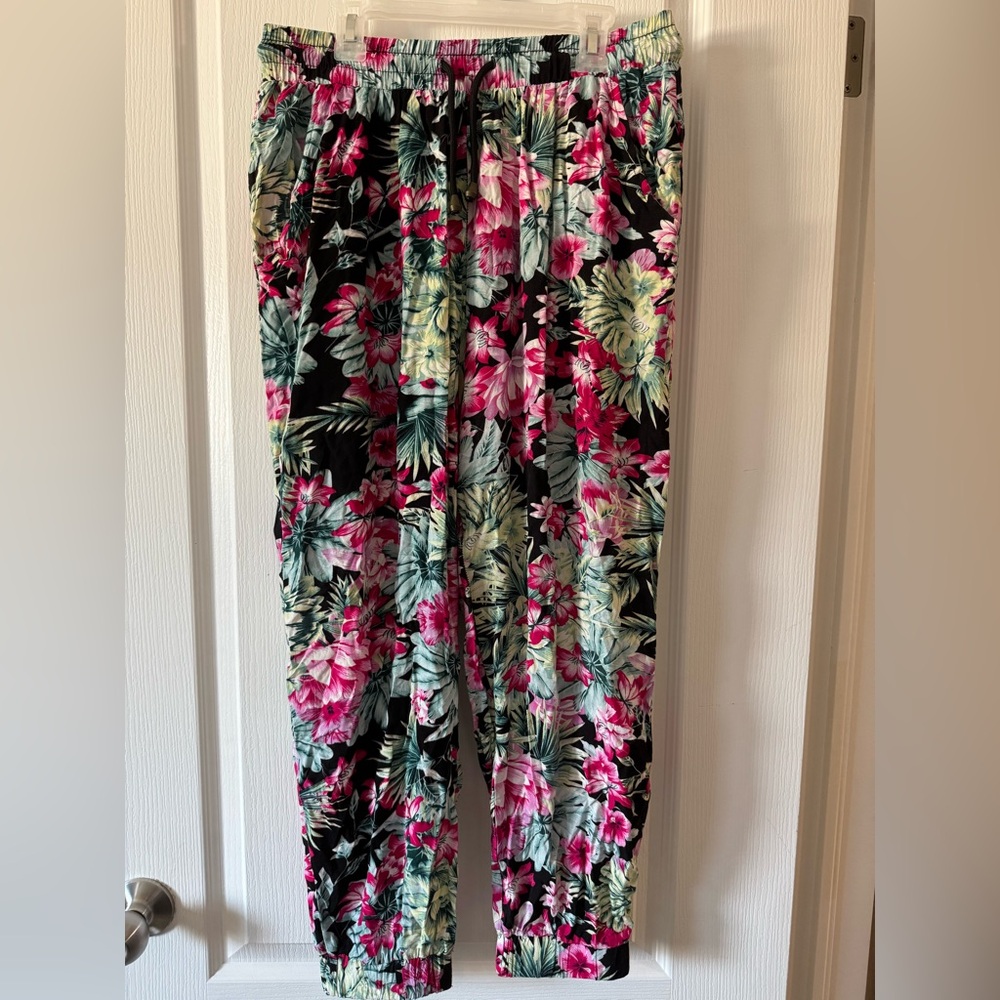 Fun Floral Print Pants